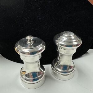 Sterling silver salt and pepper shaker.